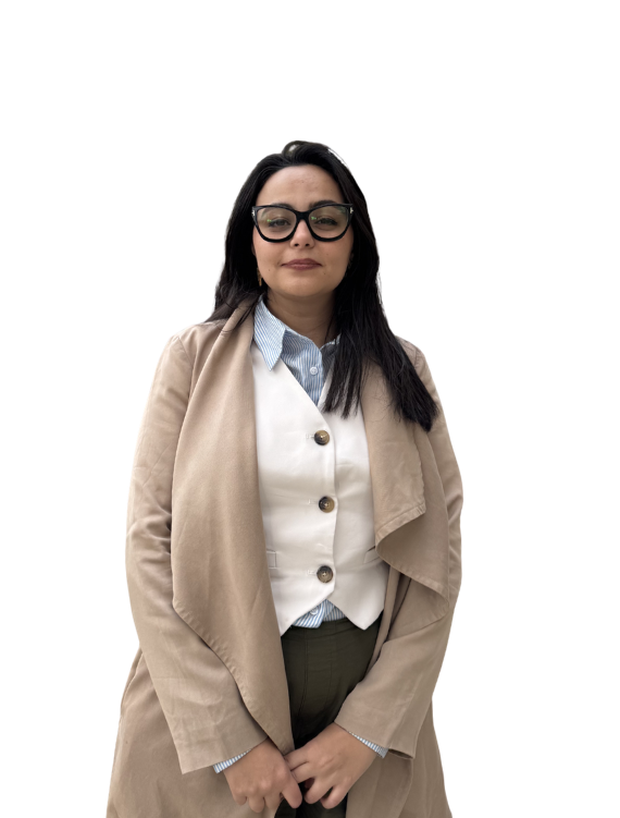 Rahma Daigham, digital marketer and life coach, smiling while sitting and looking confidently at the camera.